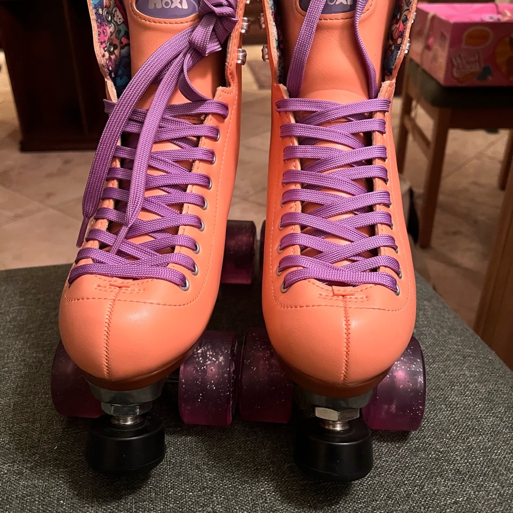 Moxi Beach Bunny Skates